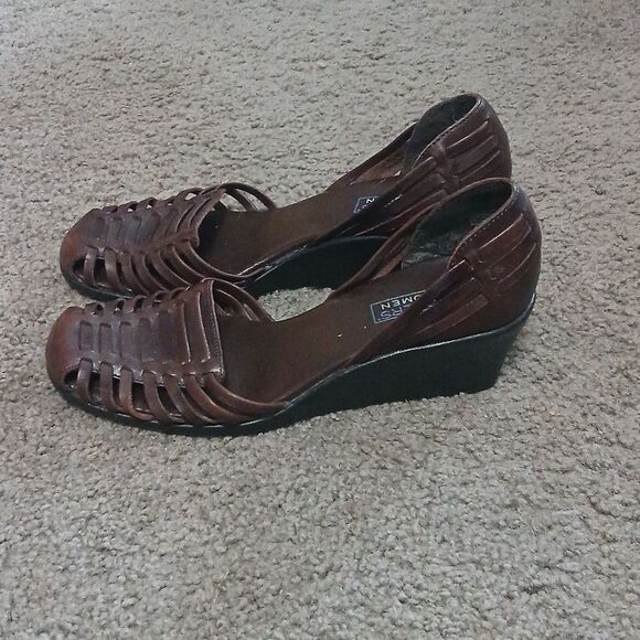 Dockers DKANAK Wedge Heel Sandals Women's  Brown Leather Strappy Sz 8.5 EUC - Picture 3 of 8